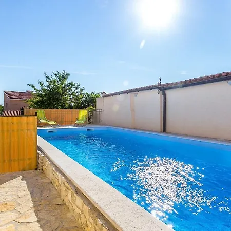 בית נופש 500 Meter Zum Sandstrand Mit Privatpool מדולין